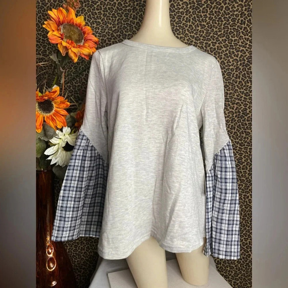 Doe & Rae Tops - 🌴3/$30🌴DOE & RAE Heather Grey/Navy Plaid Long Bell Sleeve Cotton Top NWT